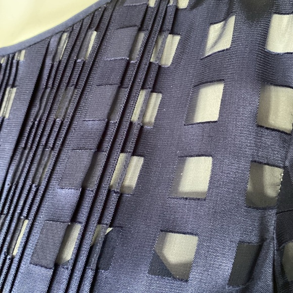 Diane Von Furstenberg elegant checkered, overlay Navy jumpsuit! Size 8 Medium - Picture 6 of 17